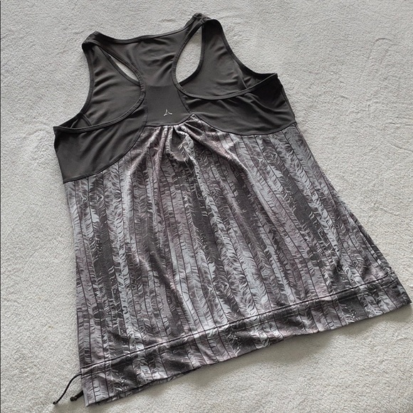 Aspire Razorback workout tank - Picture 7 of 7